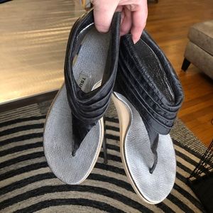 Tsubo thong gladiator sandals